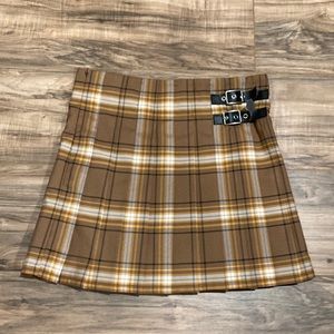 Girls plaid school girl skirt - medium (7-9)
